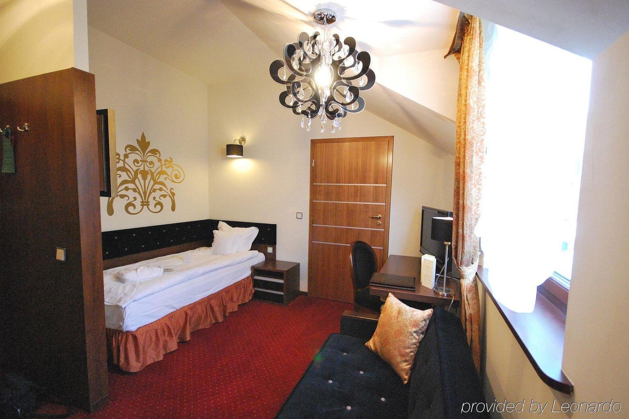 Dwor Kombornia Hotel&Spa Luaran gambar